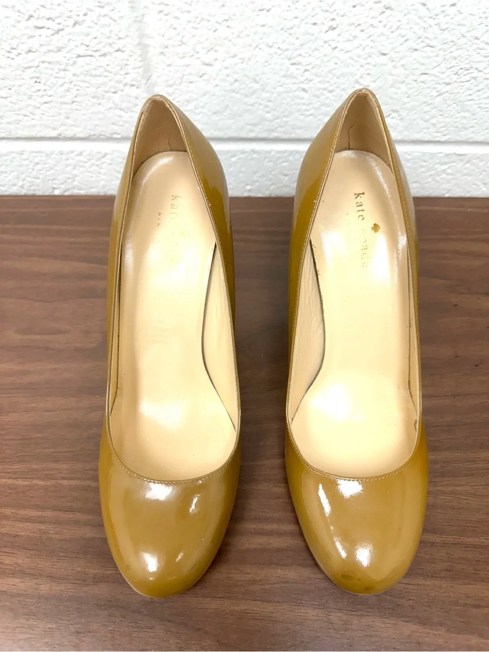 EUC Kate spade Classic Patent Leather Pump in Tan size 8B